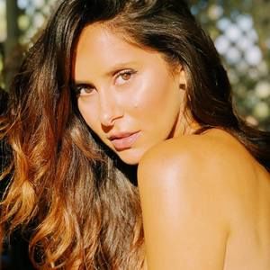 Meet your Posher, Becca